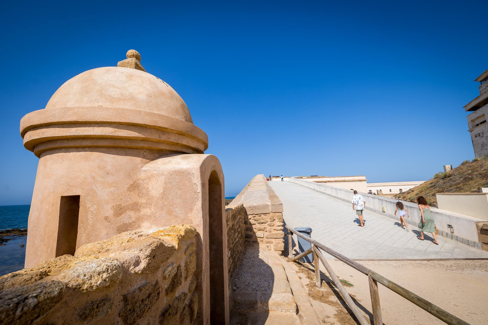 Imágenes del estado del castillo de San Sebastián de Cádiz