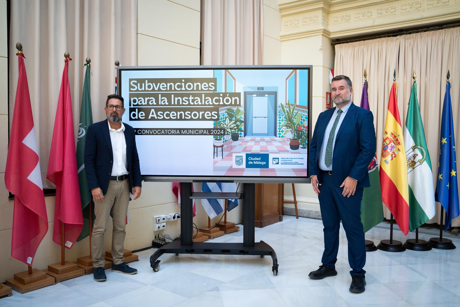 Francisco Pomares, concejal de Vivienda, y Manuel Díaz, vicepresidente del Colegio de Administradores de Fincas.