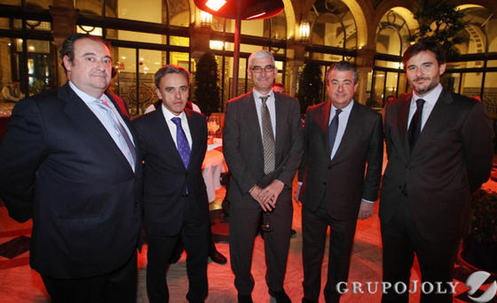 Tomás Valiente, Manuel Contreras, Ángel Navarro, Félix Puebla y Diego Ortiz./ Antonio Pizarro/Juan Carlos Vázquez/ Juan Carlos Muñoz/Belén Vargas