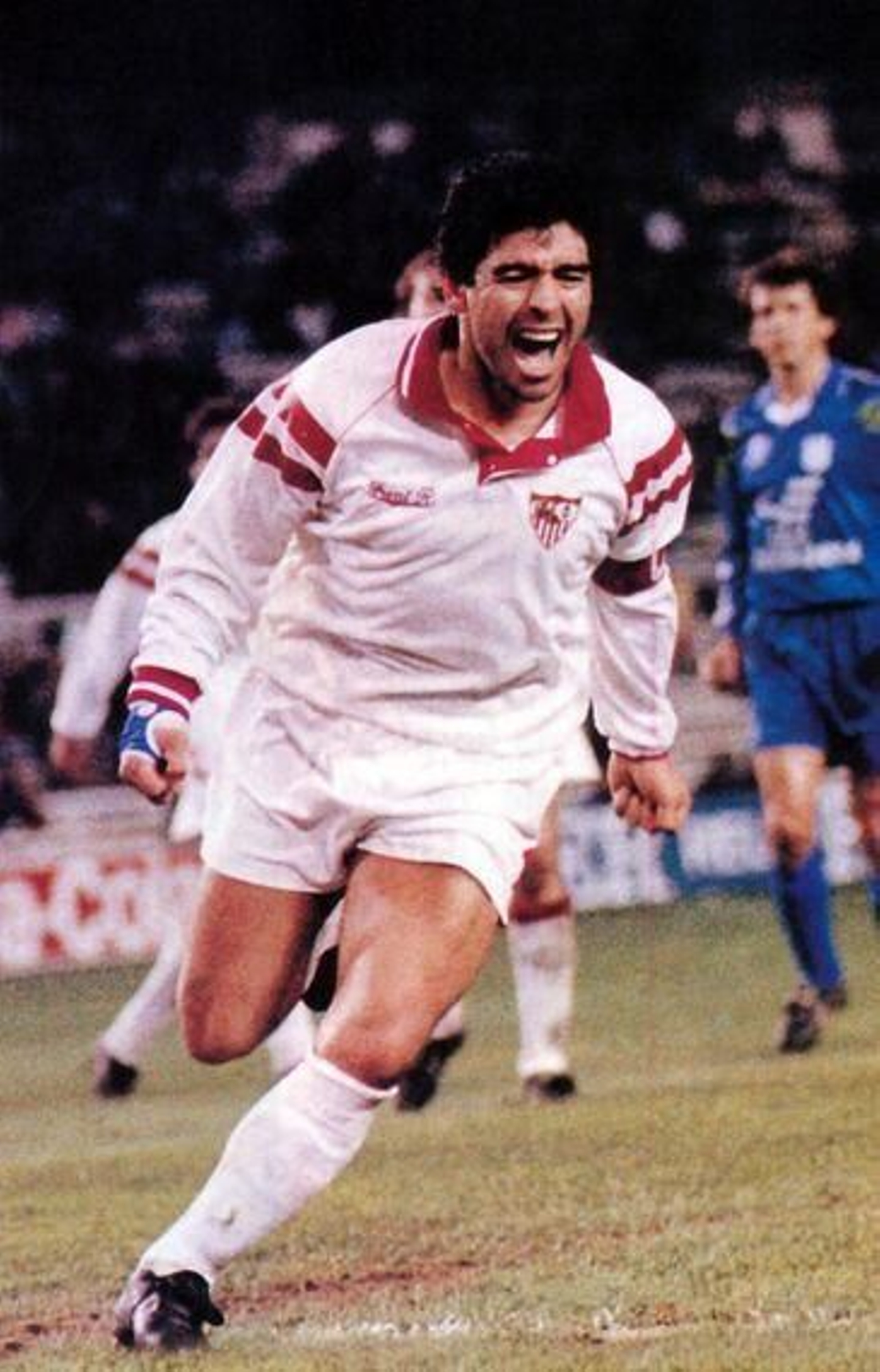 Maradona canta un gol del Sevilla en el Ramón Sánchez-Pizjuán.