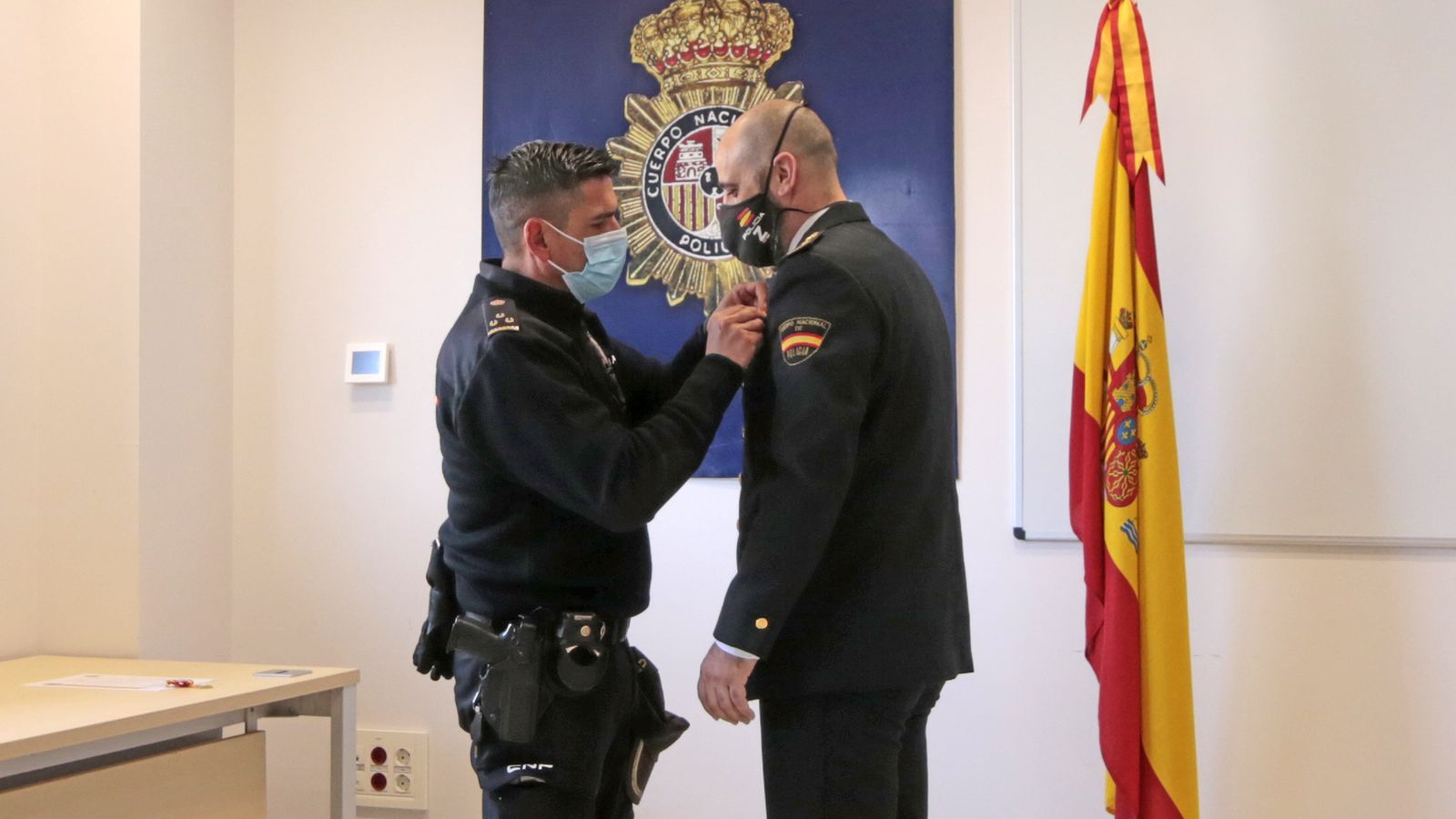 Medallas de Santo Angel en la comisaria de Jerez