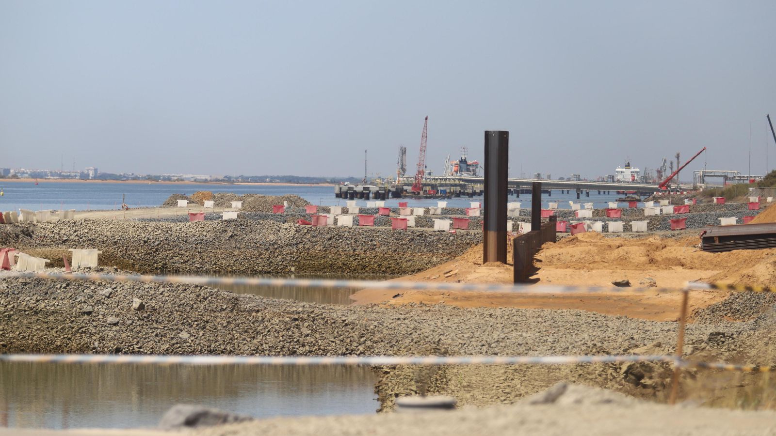 Las obras de ampliación las lleva a cabo la empresa Ferrovial.