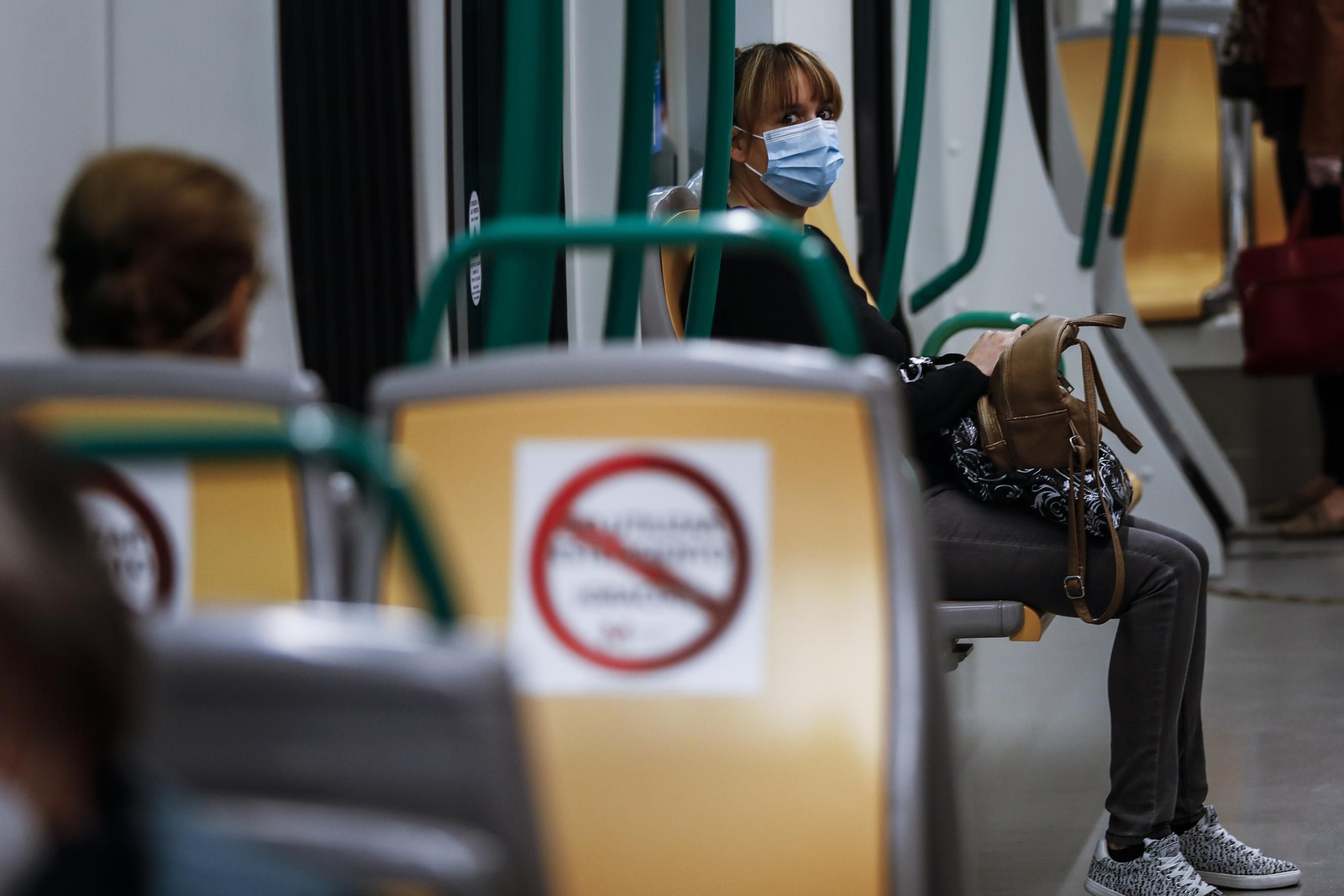 Las novedades del BOE para viajar en coches privados, Metro y en los autobuses de Granada