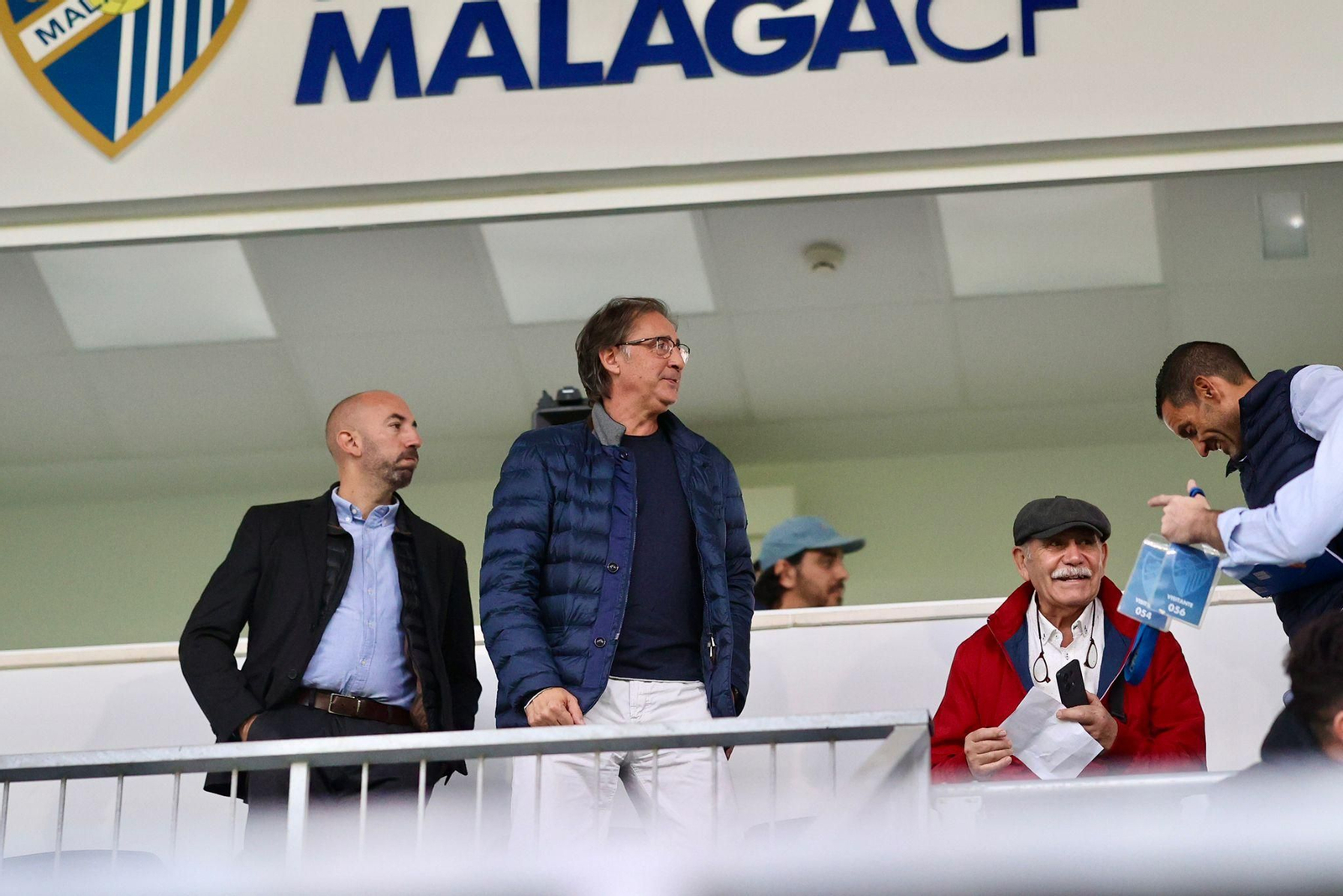 Loren Juarros, Kike Pérez y algunos jugadores, presentes en la primera victoria del Atlético Malagueño Loren Juarros, Kike Pérez y algunos jugadores, presentes en la primera victoria del Atlético Malagueño
