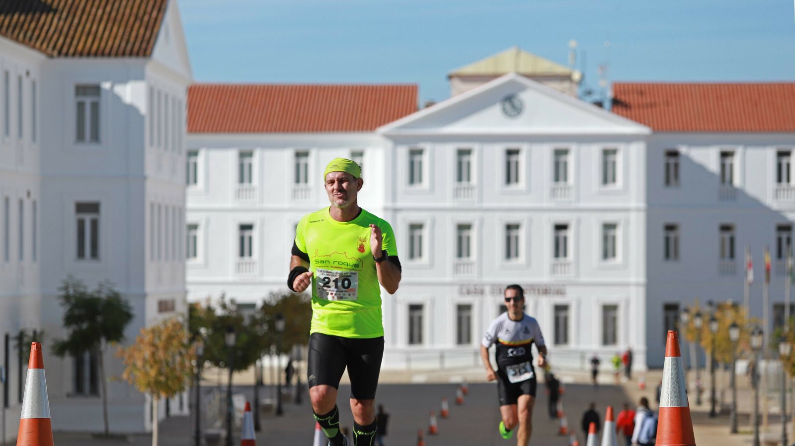 Las mejores fotos de la VIII Carrera Cívico Militar 'Entre dos ciudades'