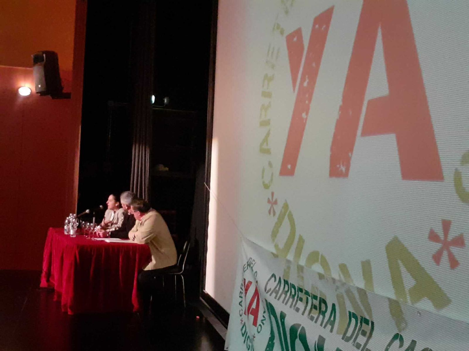 El alcalde compartió mesa con el resto de portavoces del Ayuntamiento.