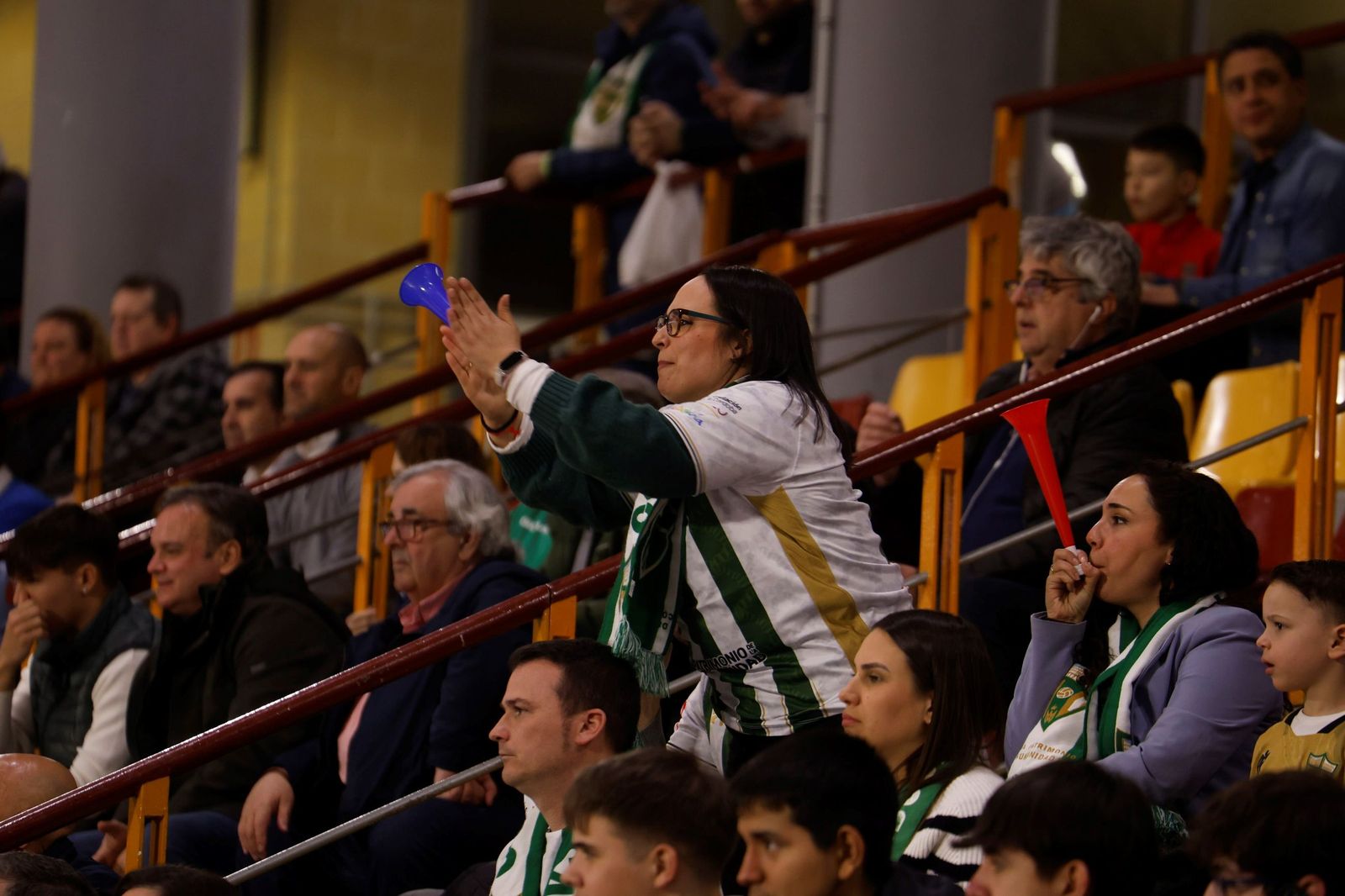 Las mejores fotos del ambiente en Vista Alegre para el Córdoba Futsal - O Parrulo Ferrol