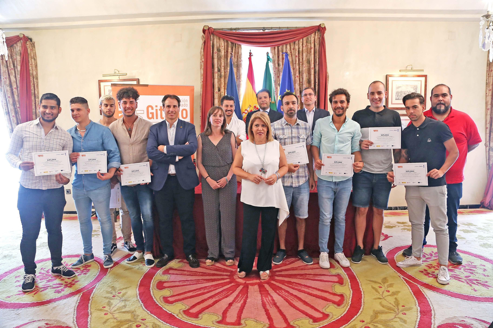 Acto de entrega de los diplomas a los alumnos, ayer, en el Ayuntamiento.