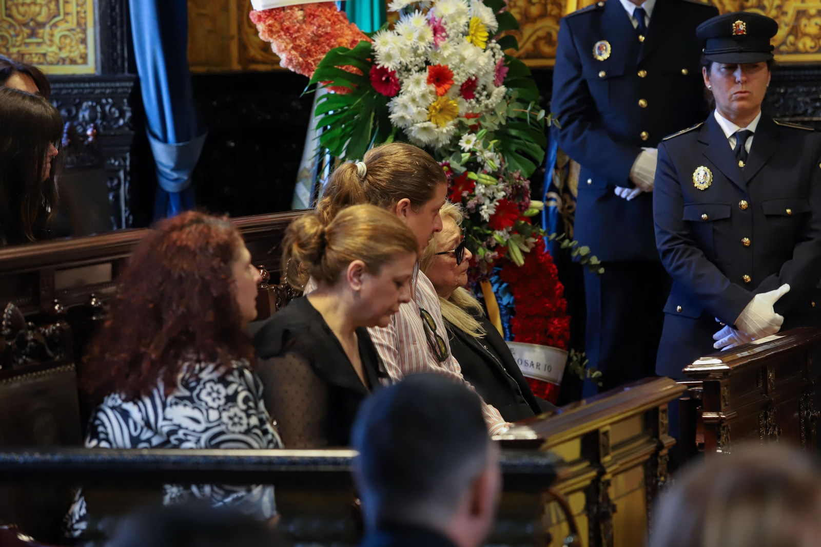 Imágenes de la capilla ardiente de Ernesto Delgado instalado en el Salón de Plenos del Ayuntamiento de Algeciras