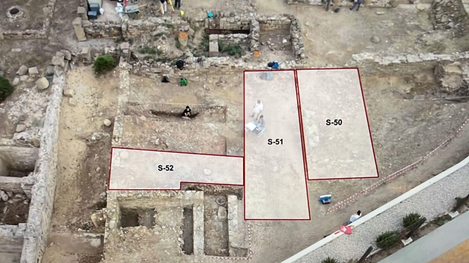 Excavación en tres sondeos