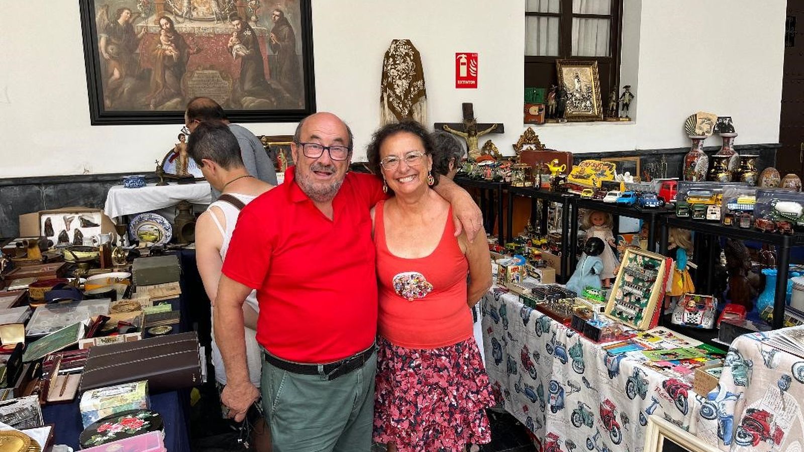 El coleccionista de juguetes antiguos Pepe Jiménez con su mujer Toñi del Castillo.