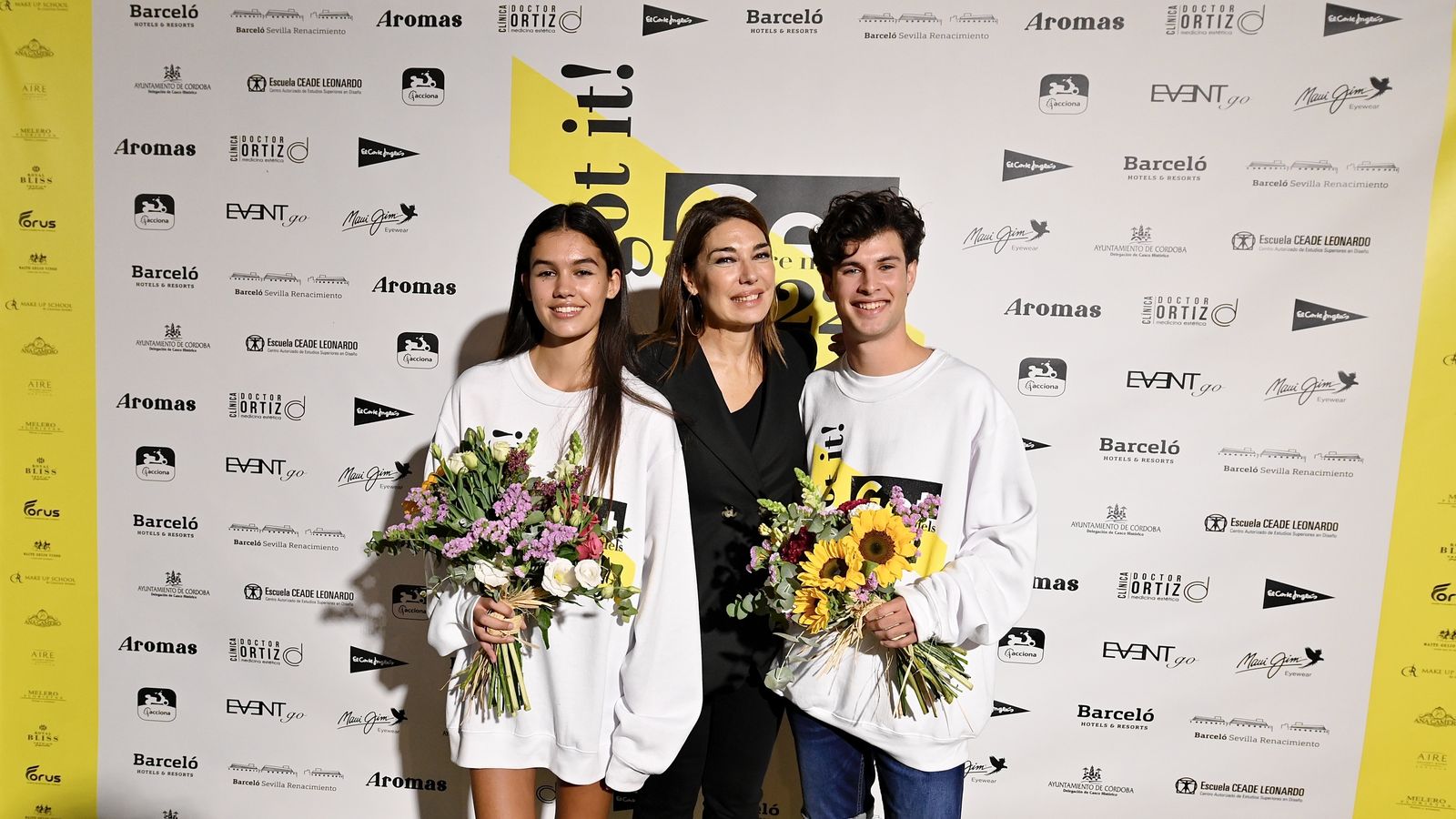 Los ganadores del concurso Got Doble Erre Models con Raquel Revuelta, directora de la agencia Doble Erre.