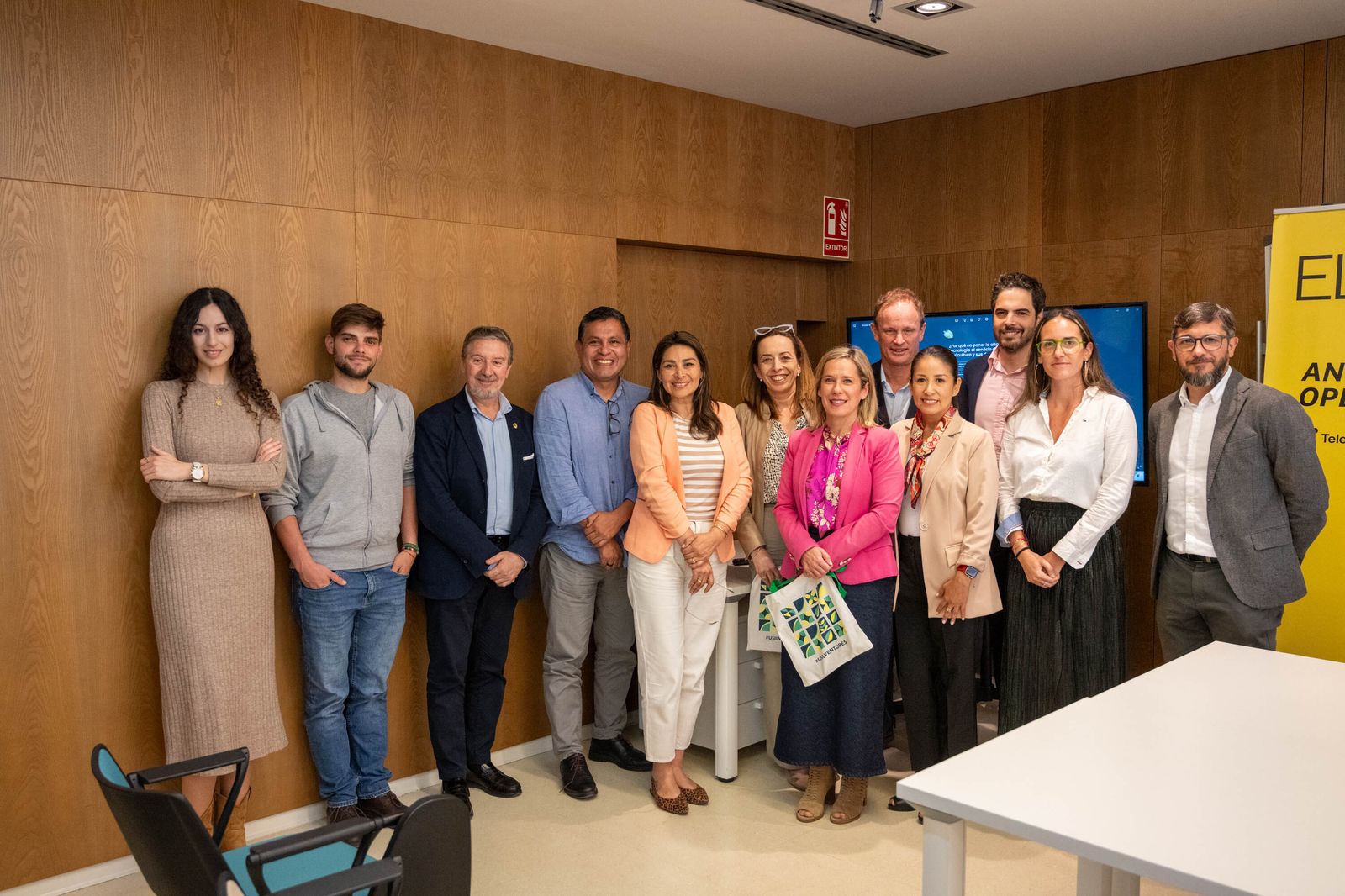 La delegación de Perú con la concejal Amalia Martín