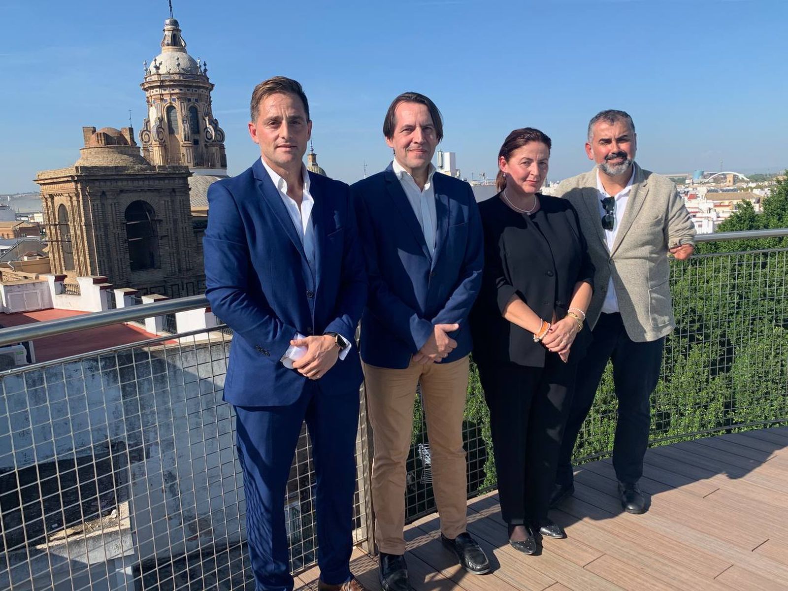 Gómez, con otros compañeros de partido que serán candidatos.