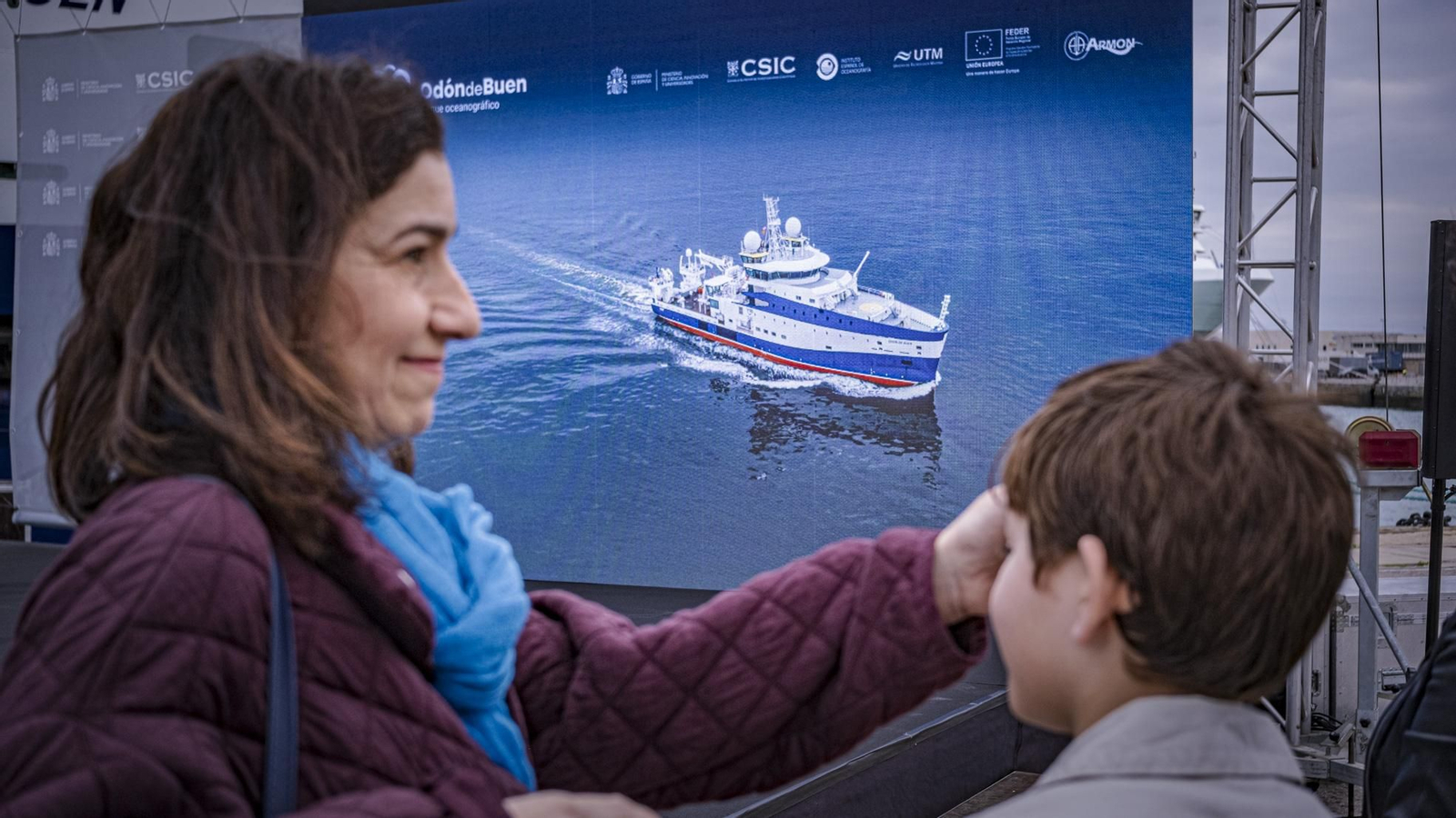 Las imágenes de la visita al buque oceanográfico del CSIC, 'Odon de Bien', amarrado en Cádiz