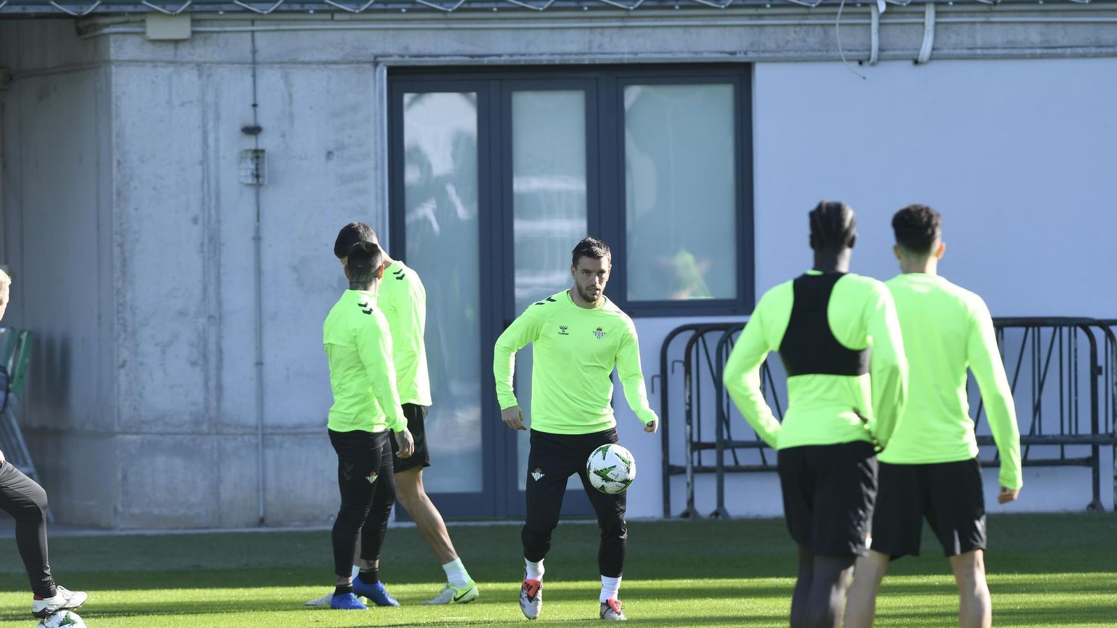 Lo Celso, en un momento del entrenamiento matinal de ayer en la ciudad deportiva.