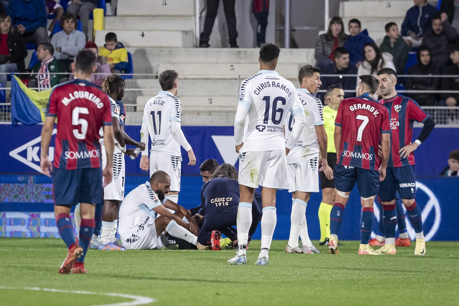 Las imágenes del partido entre el Huesca y el Cádiz C.F