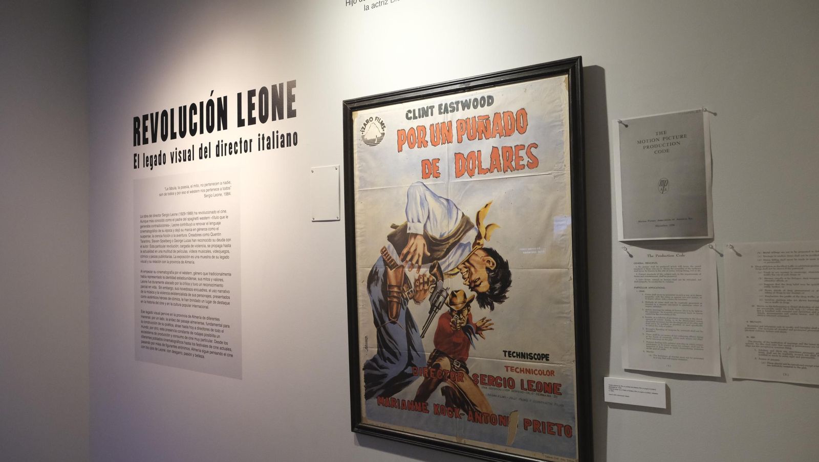 Inauguración de la exposición 'Revolución Leone' en la Casa del Cine de Almería, en imágenes