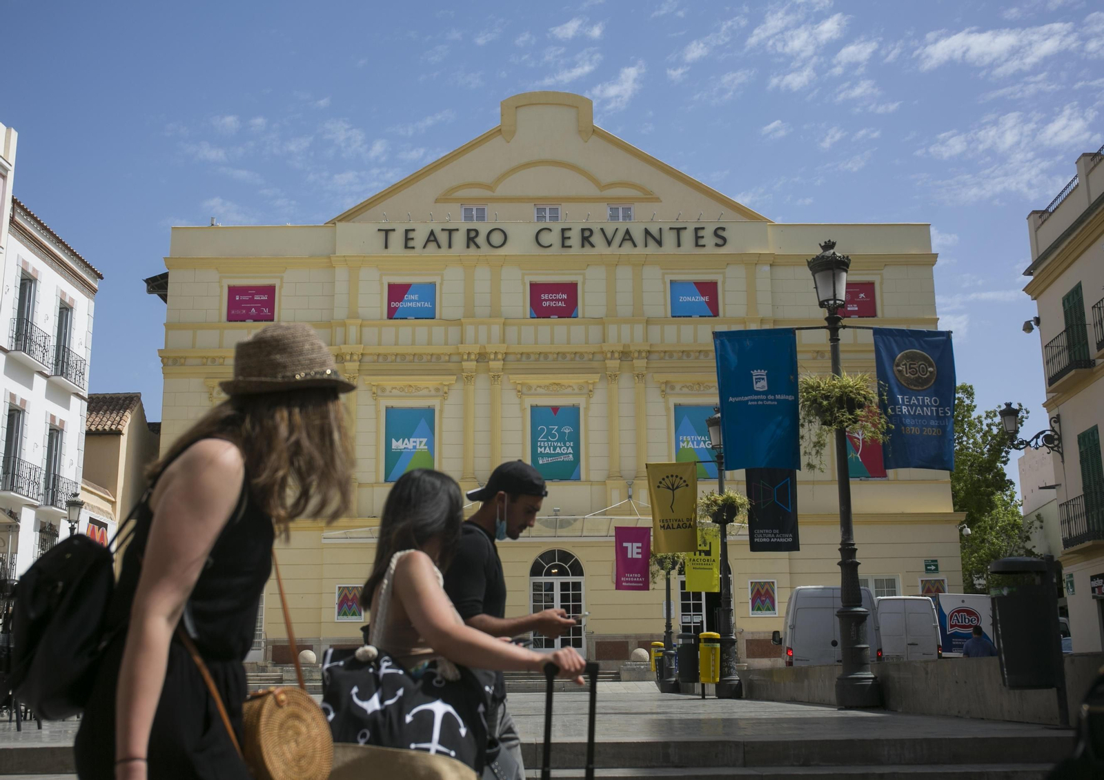 El Teatro Cervantes con los carteles en la fachada de la 23 edición del Festival de Málaga. El Teatro Cervantes con los carteles en la fachada de la 23 edición del Festival de Málaga.