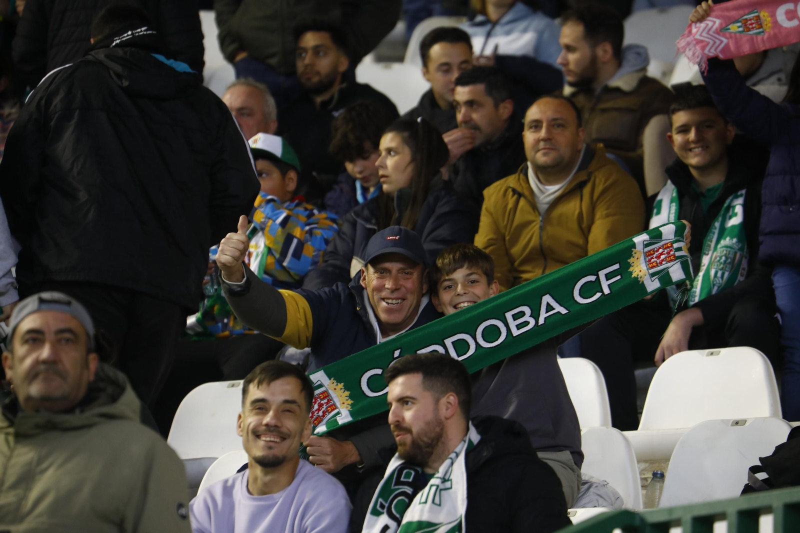 El vibrante ambiente en El Arcángel para el Córdoba CF - Sporting de Gijón