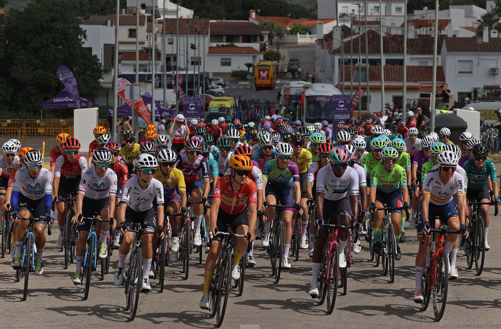 Fotos de la salida de la III Vuelta Ciclista femenina a Andalucía desde Castellar