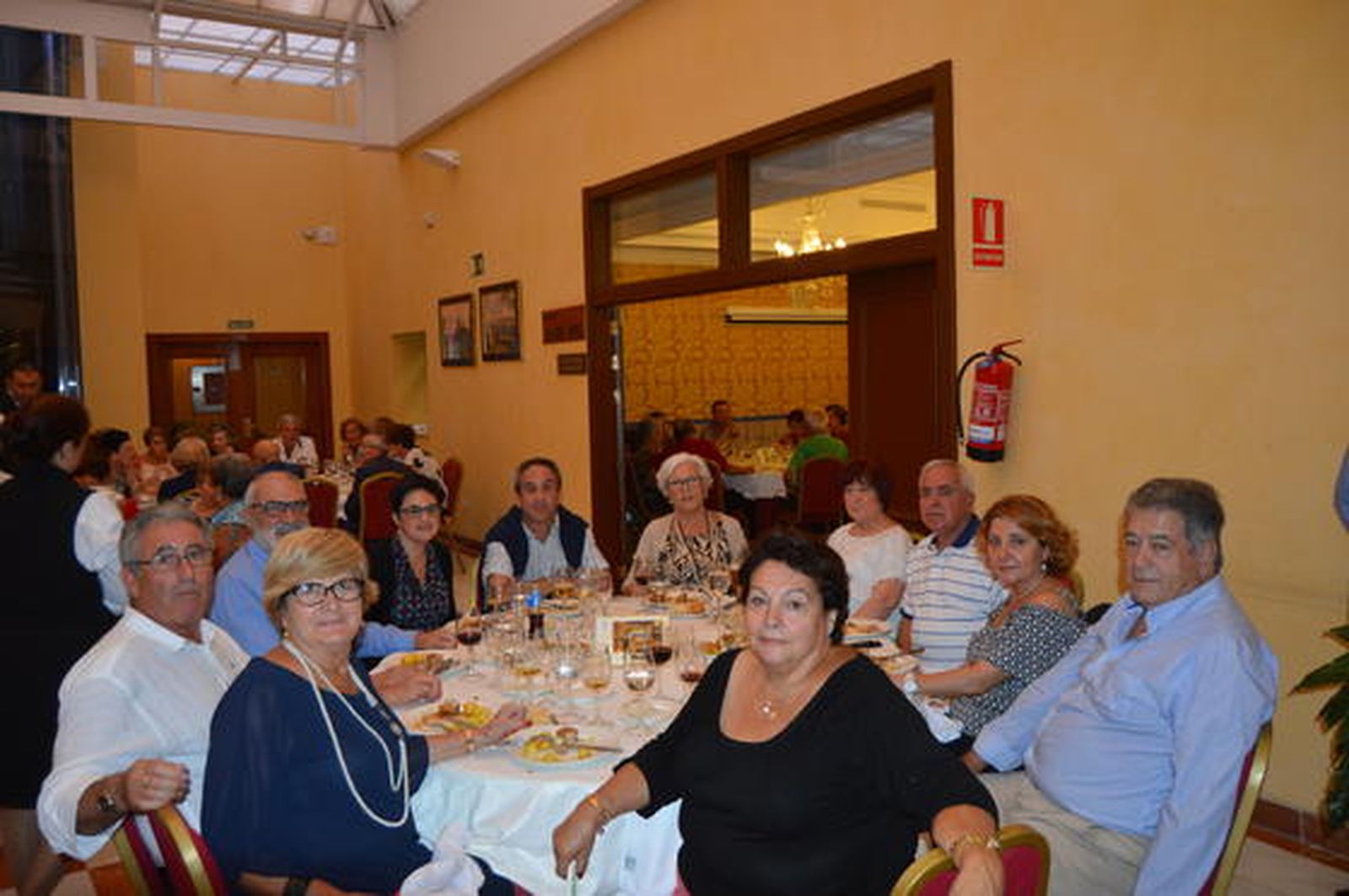 Paco Pané, Ana María Escero, Pepa Marente, José Luis Dorronzoro, Beatriz y Rodolfo Morales, Miguel Miranda, Pepa Salado, Puri Toledo, Jacinto Collado y Carmen Aragón.   Foto: Ignacio Casas de Ciria