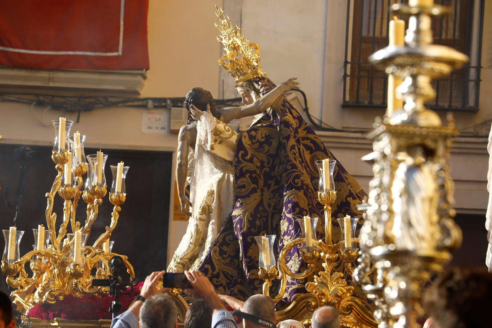 Jueves Santo en Córdoba: la procesión de Las Angustias, en imágenes
