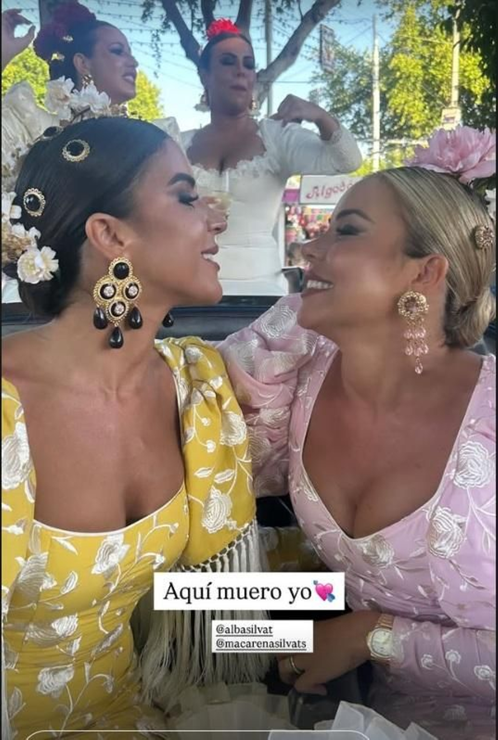 Macarena y Alba Silva vestidas de flamenca en la Feria de Abril.
