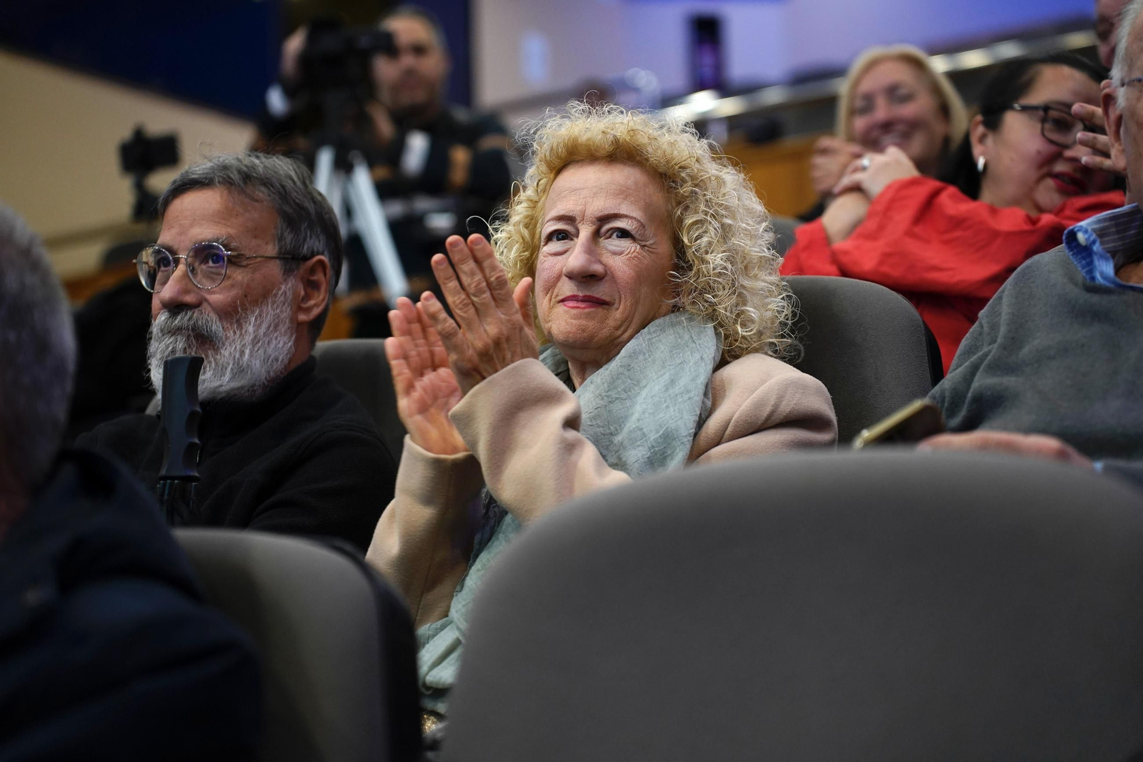 Fotos de la entrega del premio Ateneo José Román de Algeciras 2025 a Juan Moya