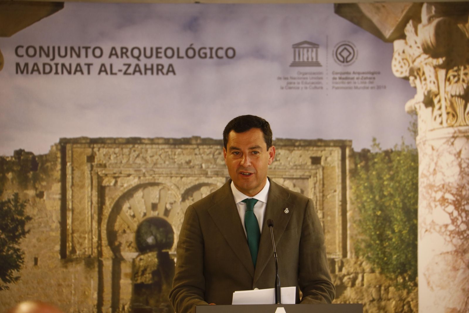 Juanma Moreno, durante su comparecencia en Medina Azahara.