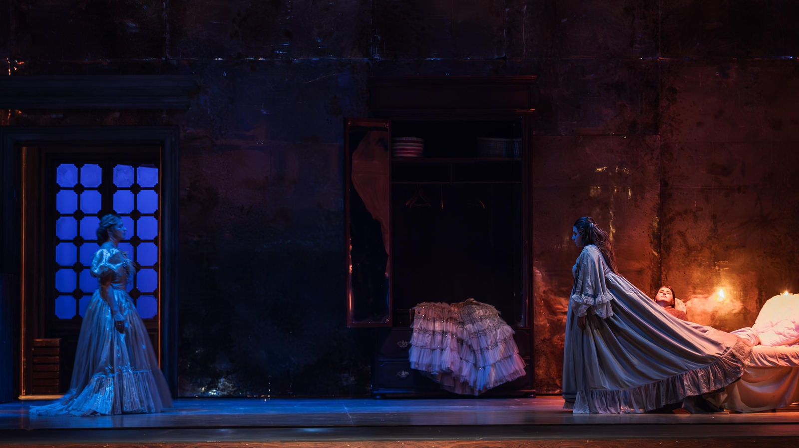 Imágenes de la ópera 'La Traviata' de Verdi en el Teatro Villamarta de Jerez