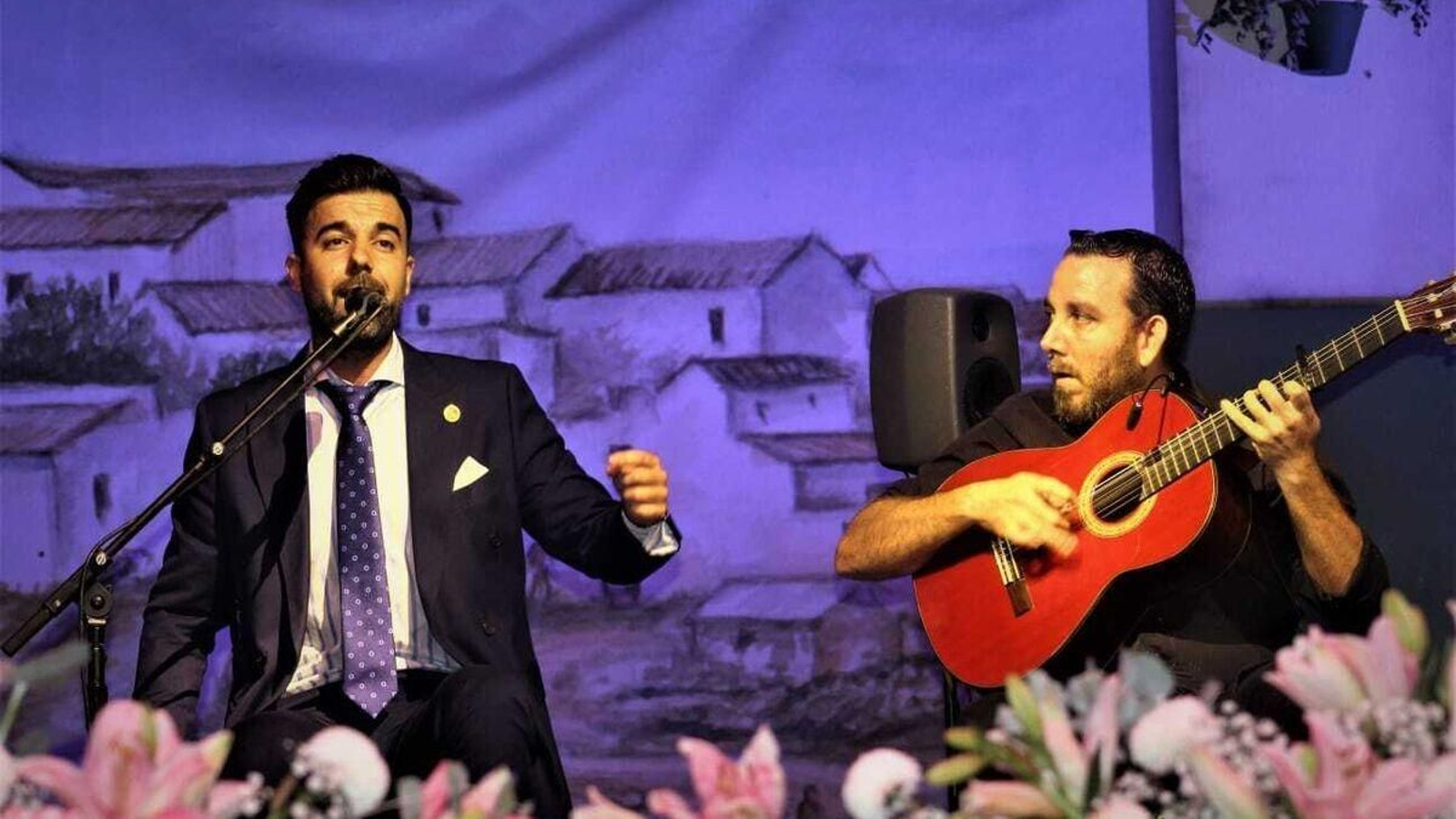 El ganador, acompañado por el Niño de la Escalerilla.