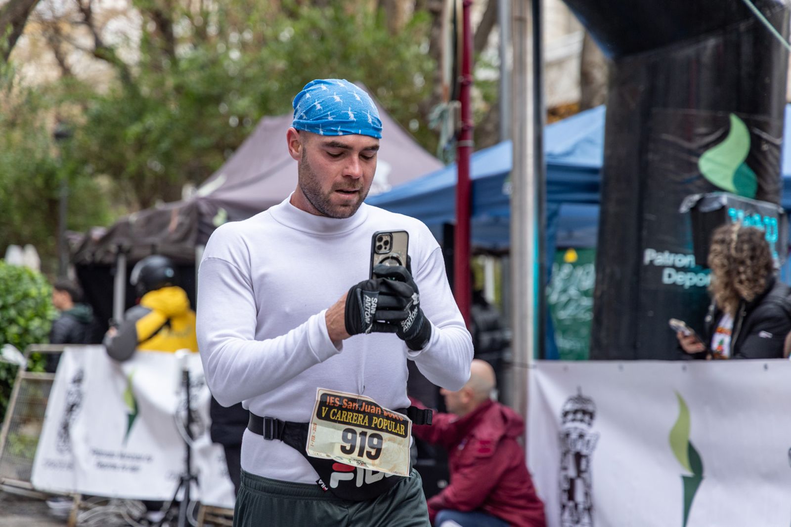 En imágenes: la lluvia no frena a más de un millar de corredores en la V Carrera Popular del IES San Juan Bosco (2)