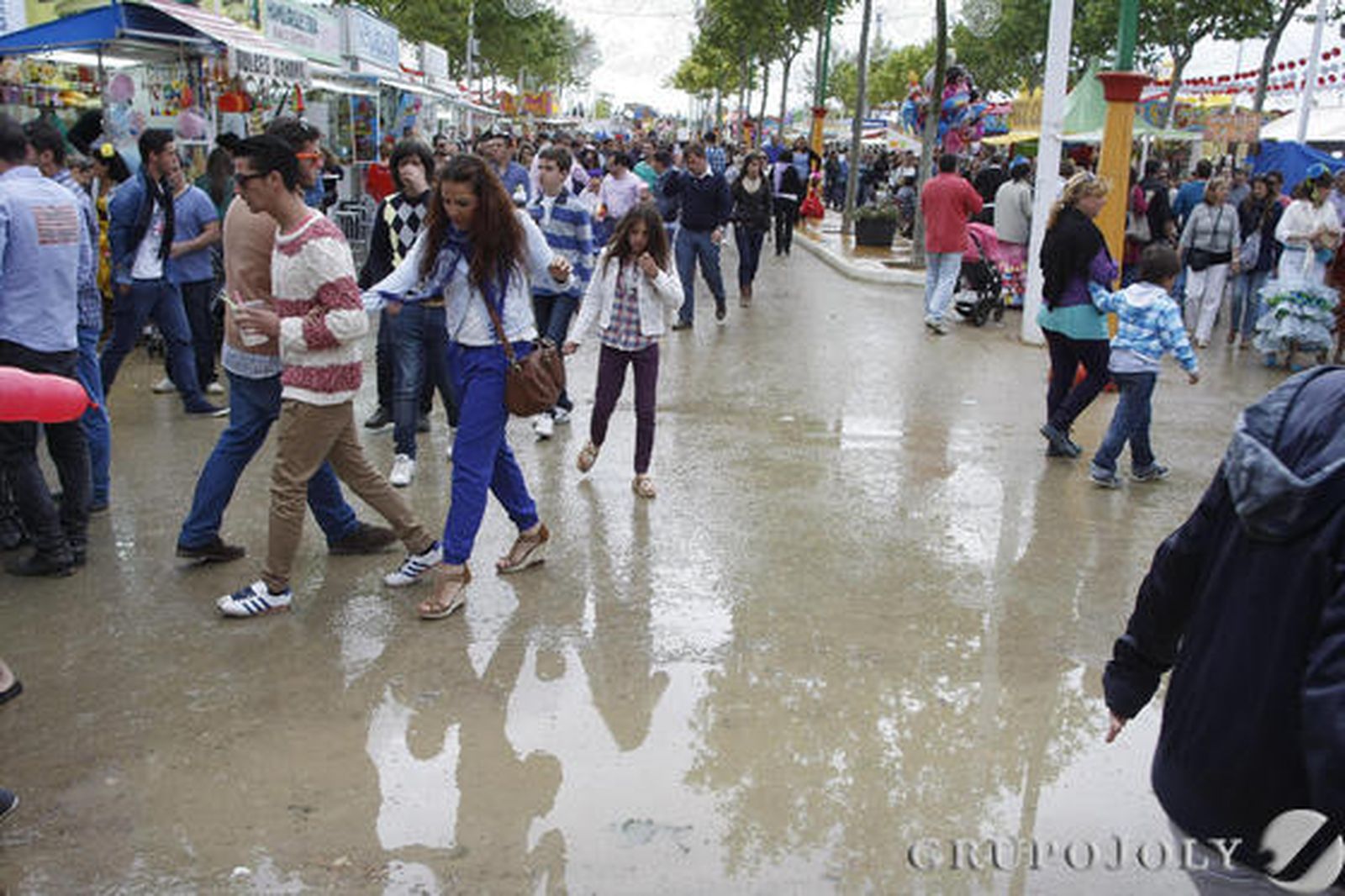 La lluvia y el frío empañaron la jornada en el recinto ferial de Las Banderas.

Foto: Andrés Mora