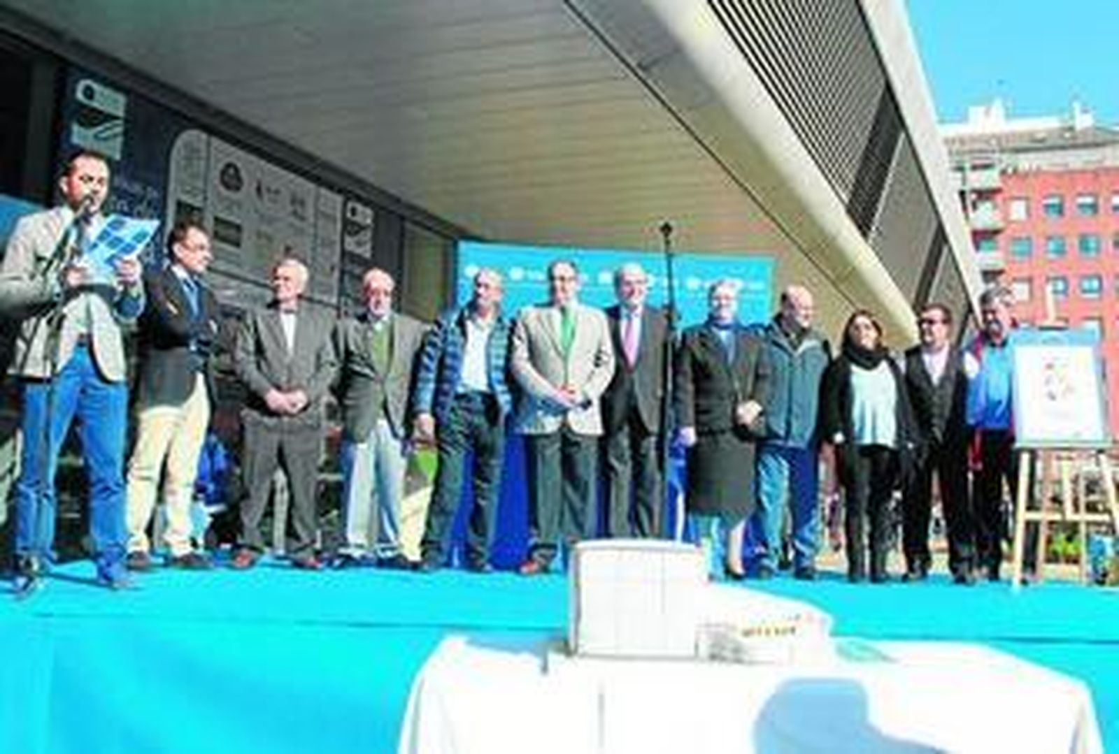 Los homenajeados, junto a Ángel Sánchez, Manuel García-Izquierdo, Pedro Rodríguez y Pedro Nieto.