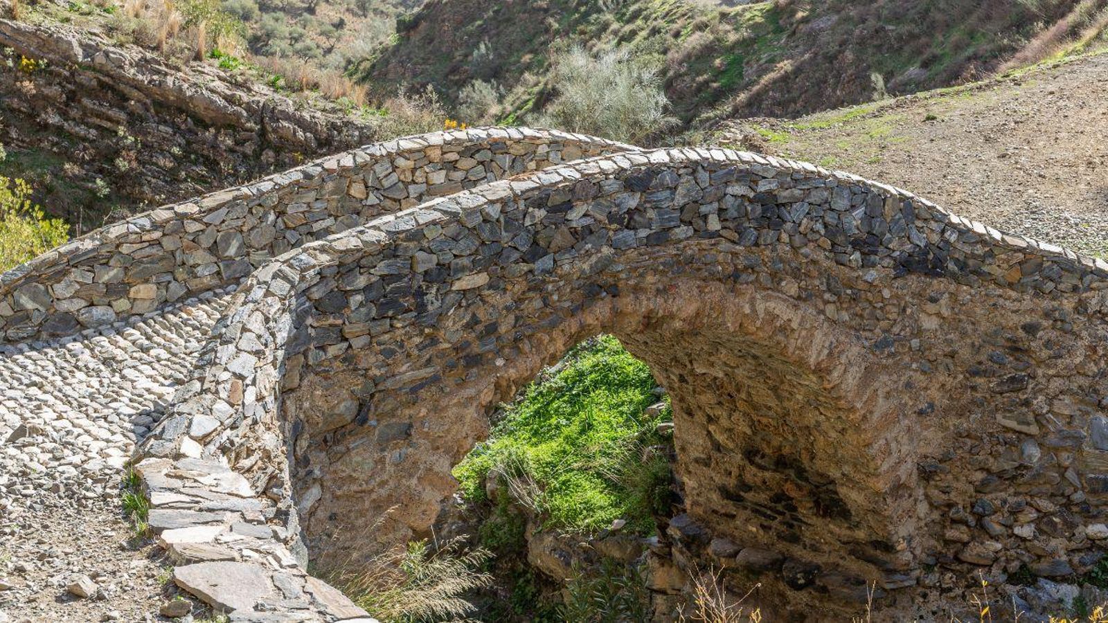 Puente cercano a Sedella