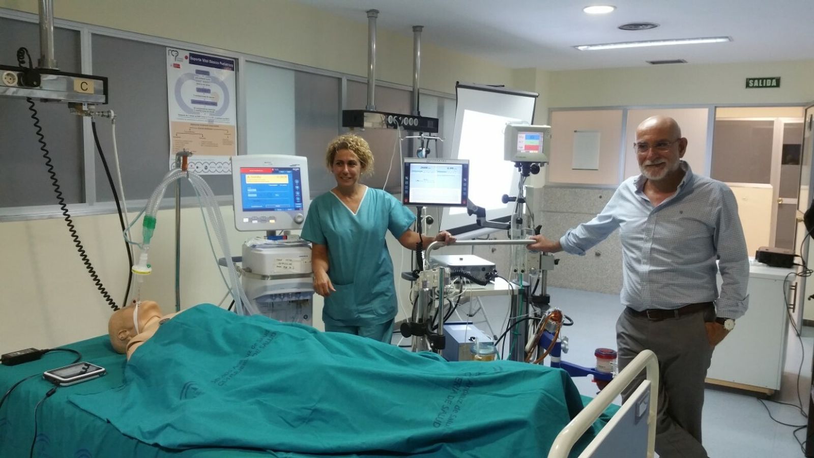 Profesionales que participan en los cursos de formación sobre cardiología en el Regional