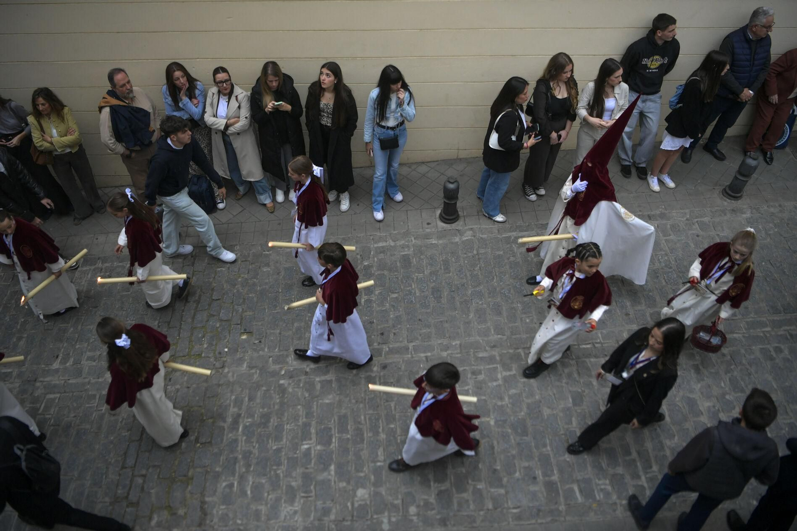 Así vivió el Realejo el nuevo recorrido de la Hermandad de las Maravillas