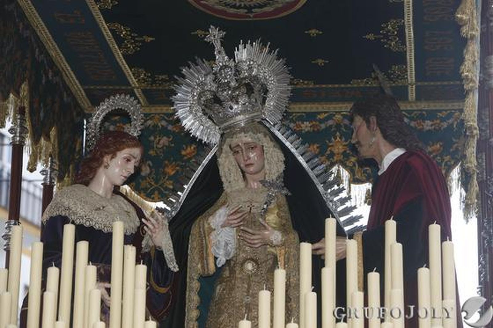 La Virgen del Sol marcha por el barrio de El Plantinar. / José Ángel García