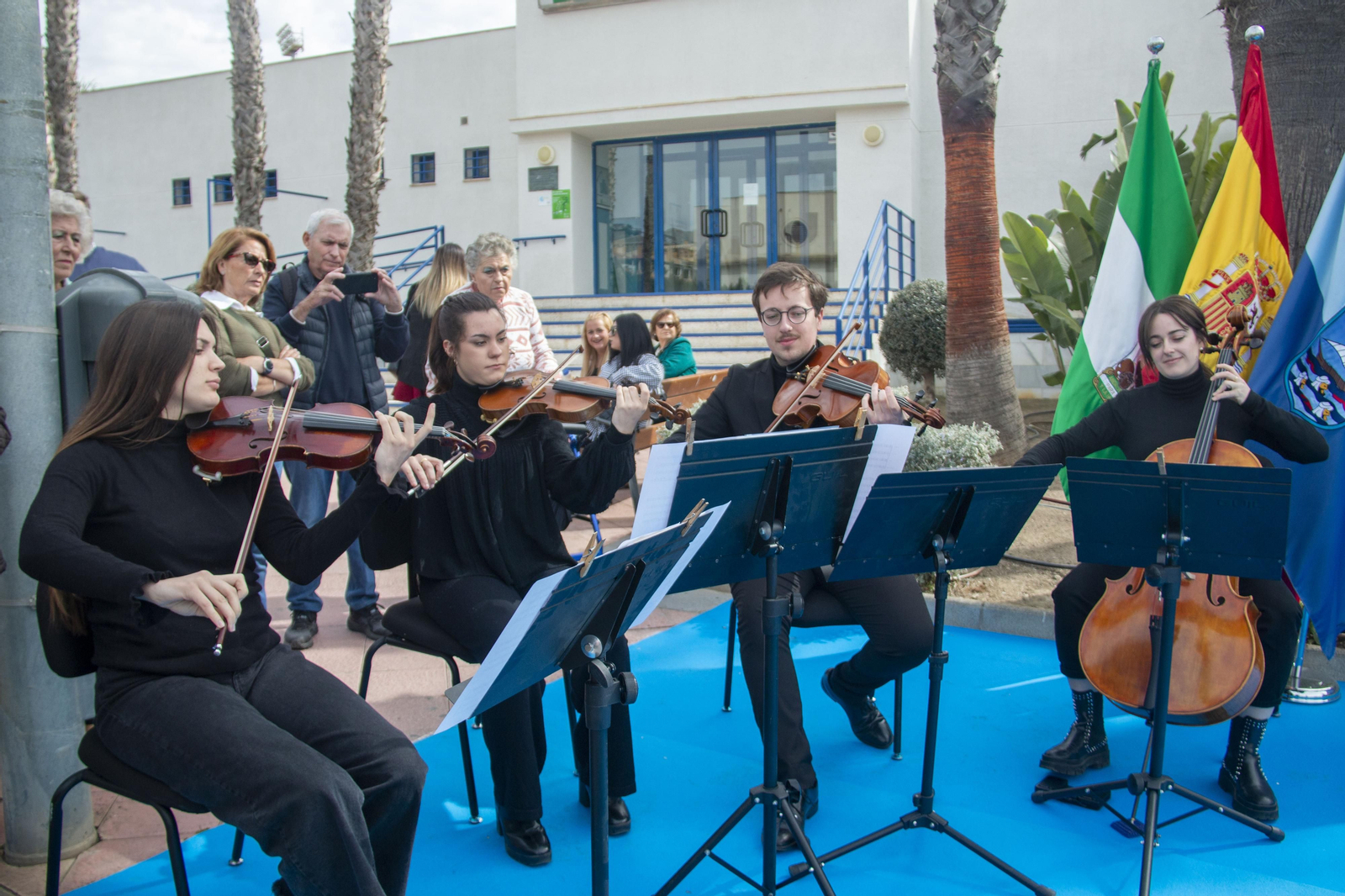 Así ha sido el homenaje de Almuñécar a los colectivos, profesionales y voluntarios en primera línea de la pandemia