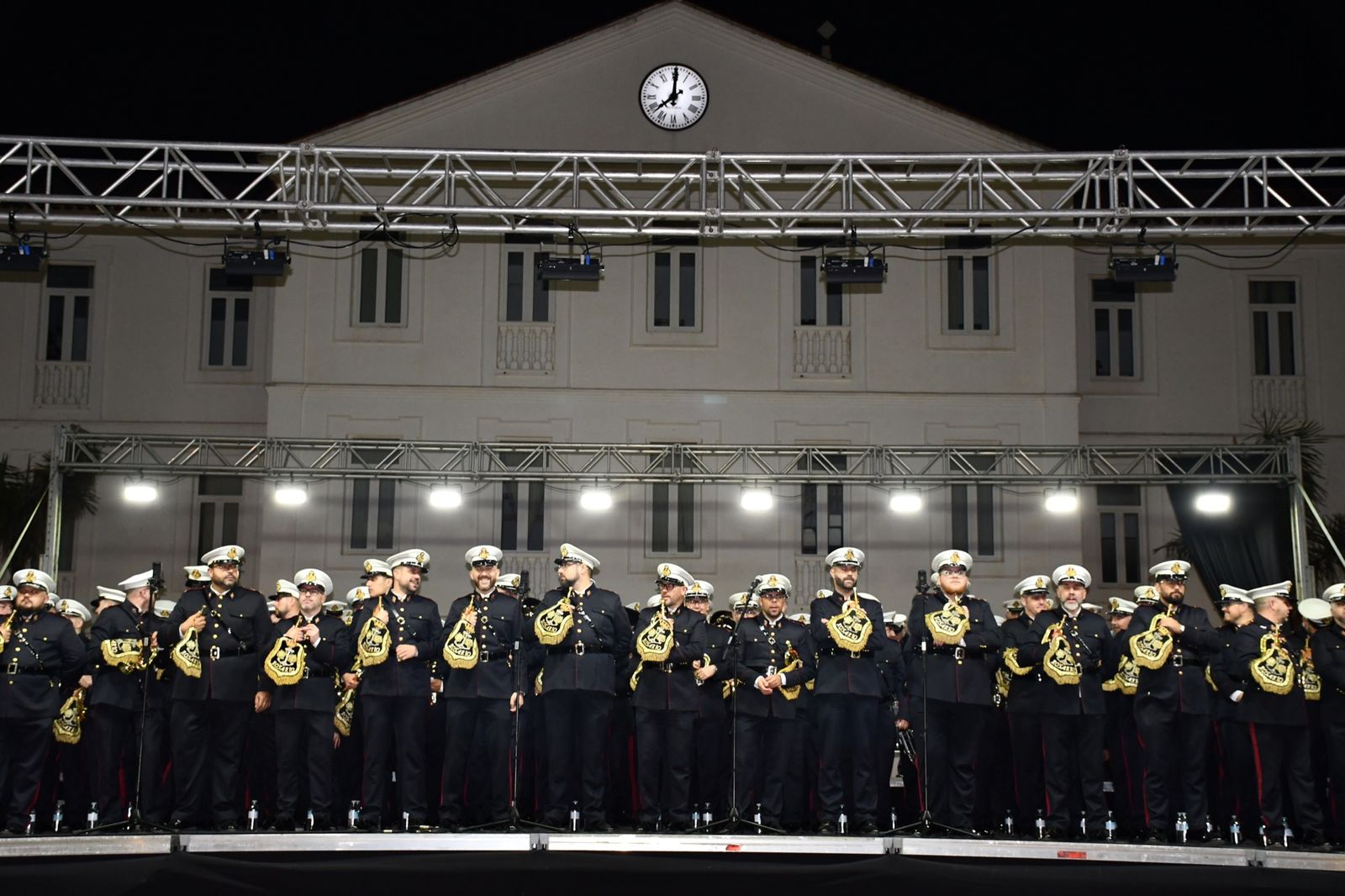 Un concierto de marchas procesionales llena Plaza de las Constituciones de San Roque