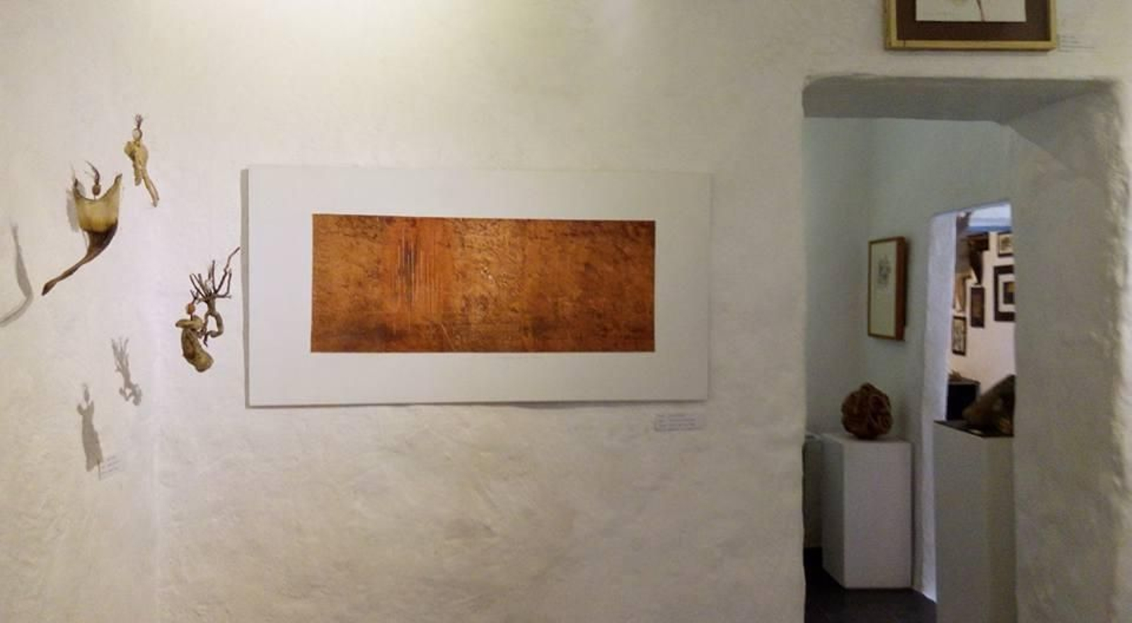 Una de las obras de la muestra Las autóctonas, que puede visitarse en la sala  L'Atelier de la villa.