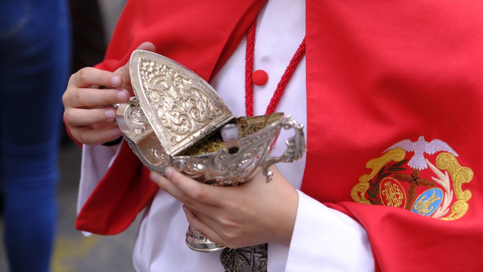 La Borriquita procesiona por las calles de Almería, en imágenes