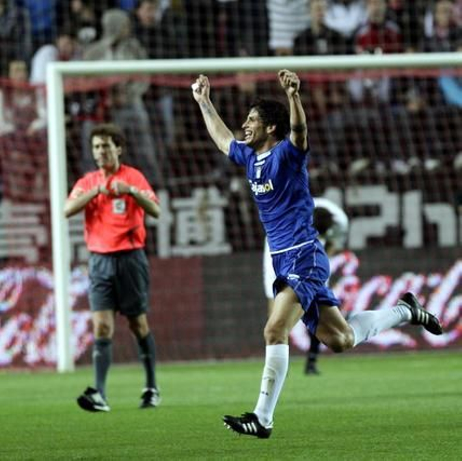 Leandro celebra el tanto del empate xerecista. / Antonio Pizarro