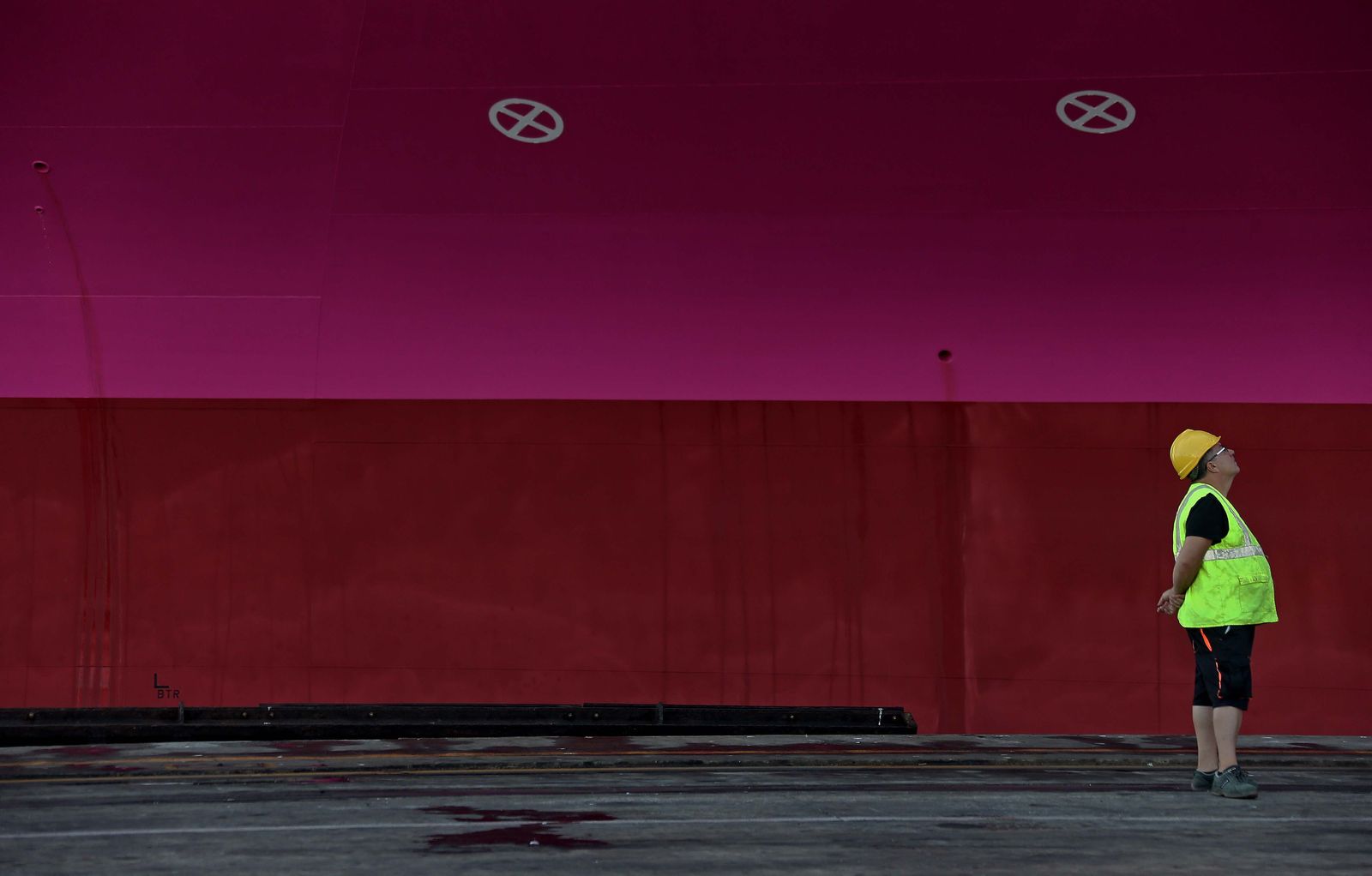 Fotos de la visita del buque ' One Innovation', el tercer portacontenedores más grande del mundo, en Algeciras