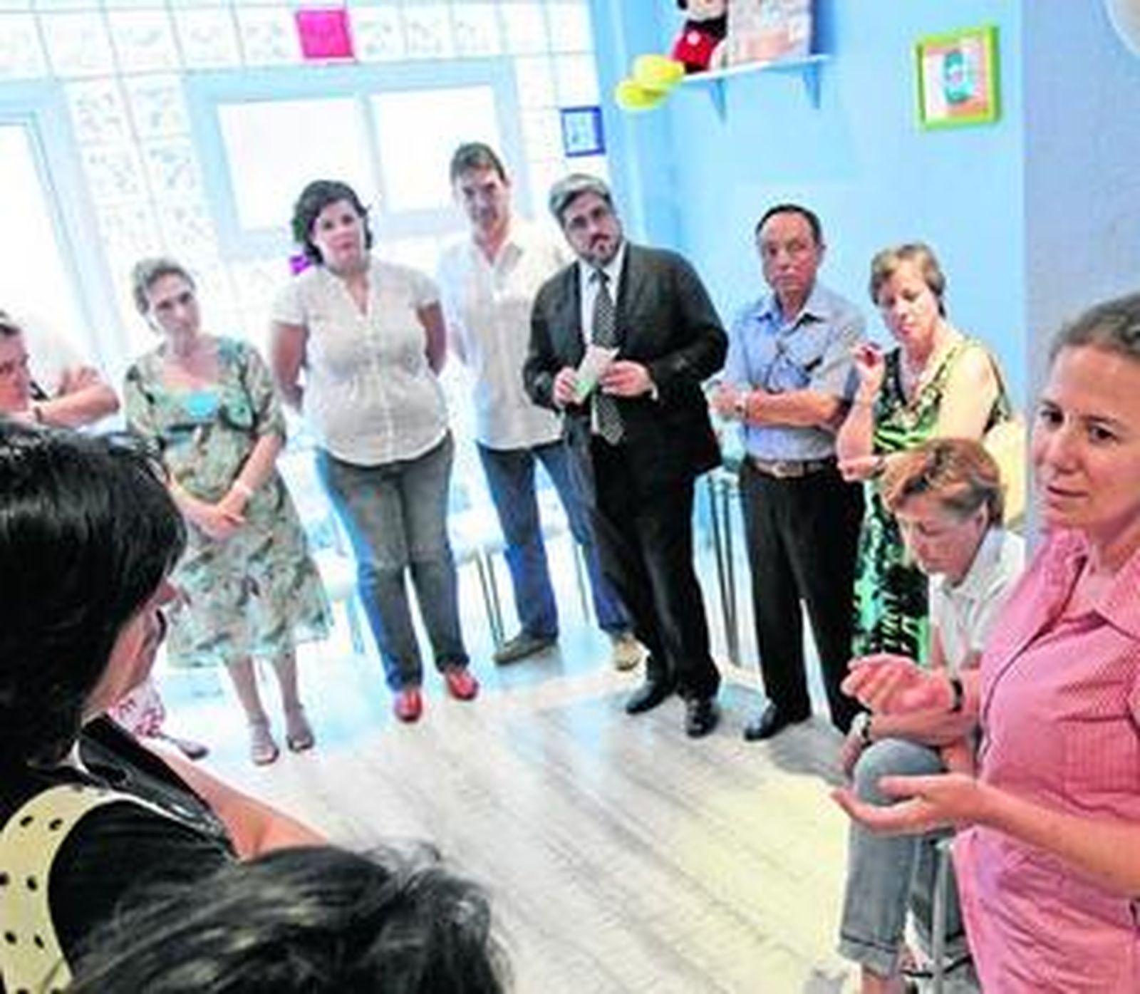 Miembros de AEAL, en una de las sedes de la asociación.