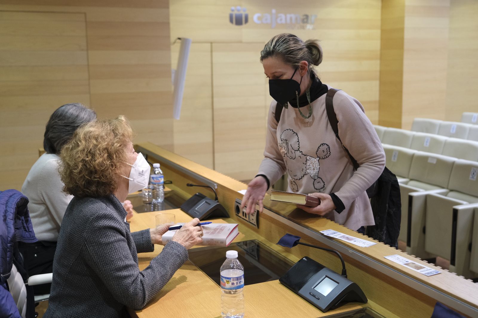 Fotogalería Diario de los Libros, con Julia Navarro. Almería