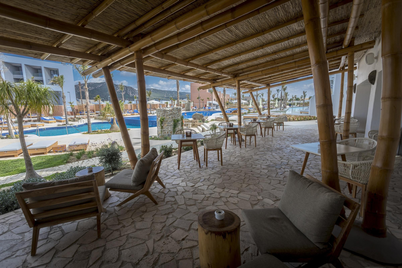 El hotel Zahara Beach & Spa, en imágenes