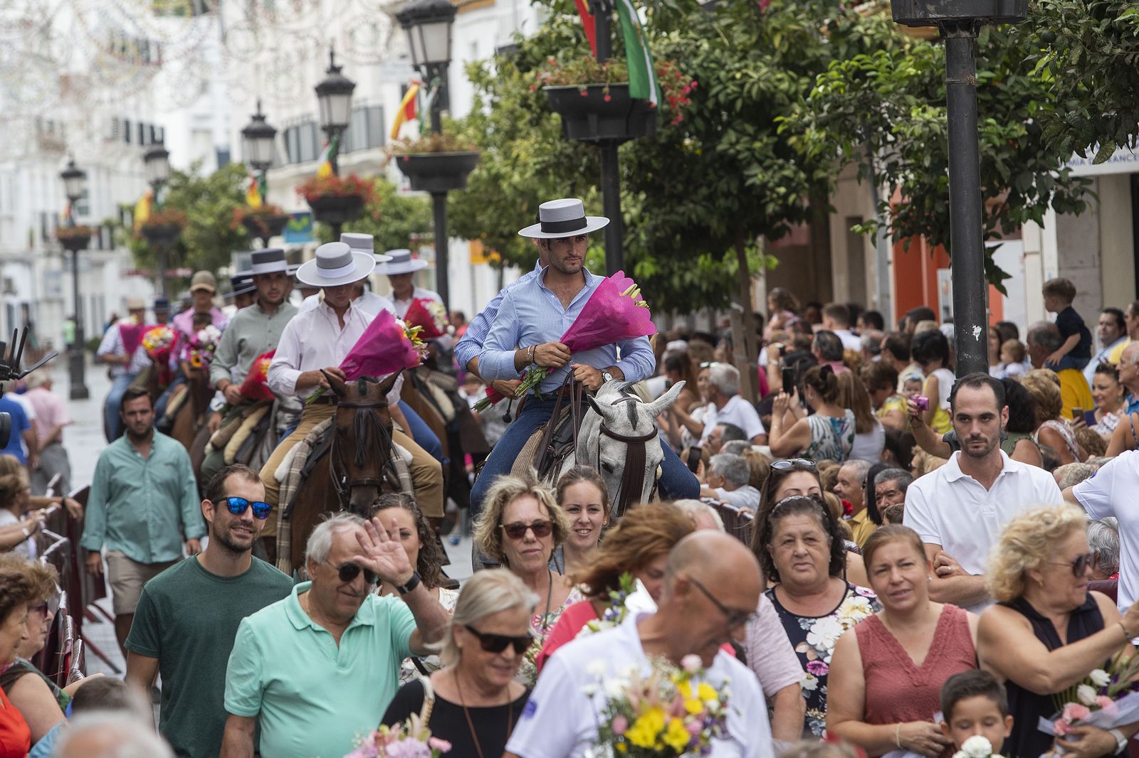 Imágenes de la ofrenda floral a la Patrona