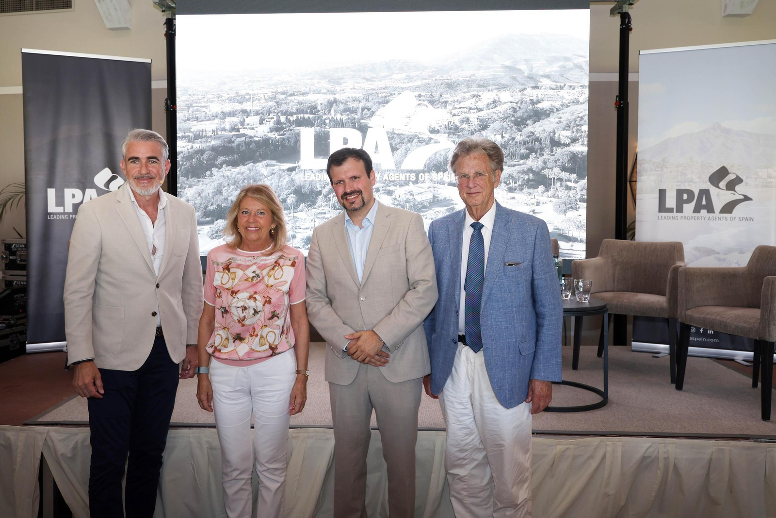 De izquierda a derecha, José Carlos León, Ángeles Muñoz, Álvaro Botella y Christopher Clover.